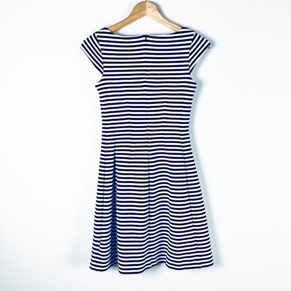 2/$30 Lilly Pulitzer Briella Fit Flare Dress XS - Picture 4 of 5